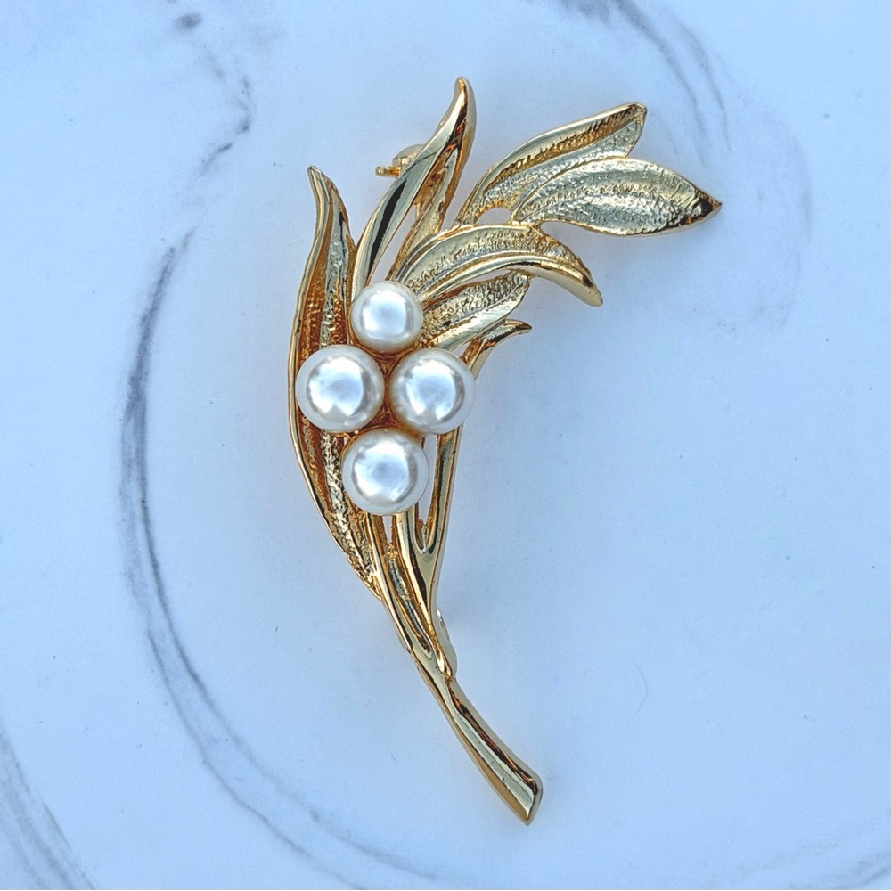 Gold Tone Pearls and Leaves Brooch